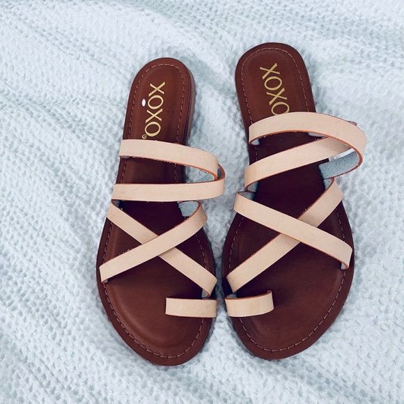 XOXO Rodger Sandal Size 6.5 Loop Toe Slip on padded flat never worn - Picture 2 of 5